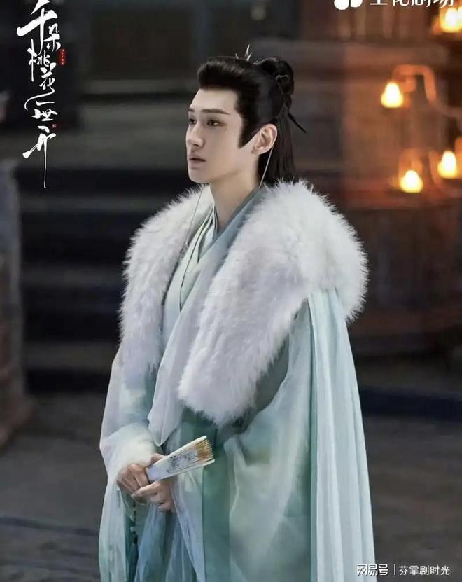 无闻如今和谭松韵搭戏《逍遥》火了麻将胡了长相帅气在郭敬明旗下默默(图3)